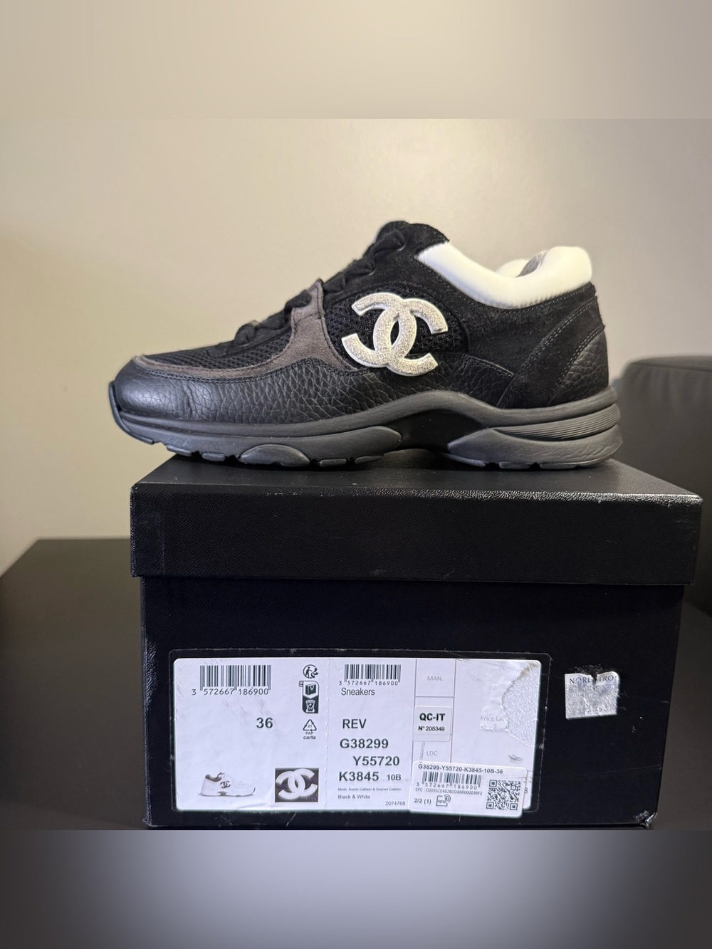 Size 6 -  CHANEL CC logo Black & White Sneakers Trainers Shoes EU 36